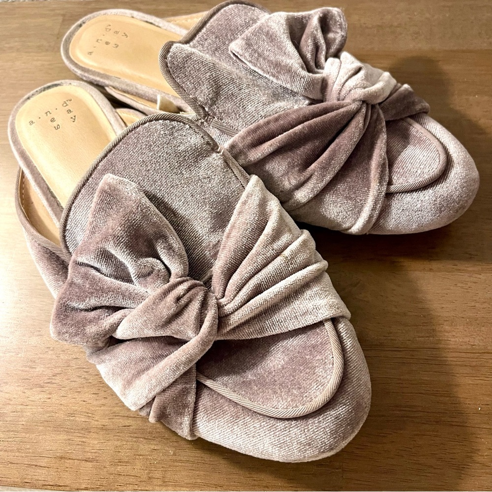 Holland Lavender Velvet Knotted Mules